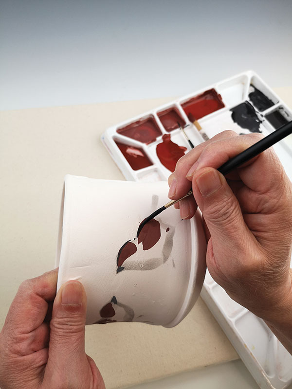 9 Use a liner brush (#4) to paint a vertical line stroke to outline the body of the bird.