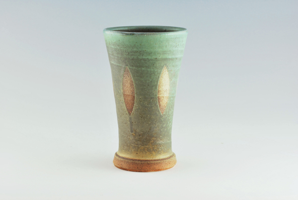1 David East’s Myth Functioning as a Memory, 15½ in. (39 cm) in height, ceramic, 2014. 