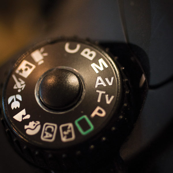 4 To use aperture priority mode, turn the dial on the camera to A or Av.