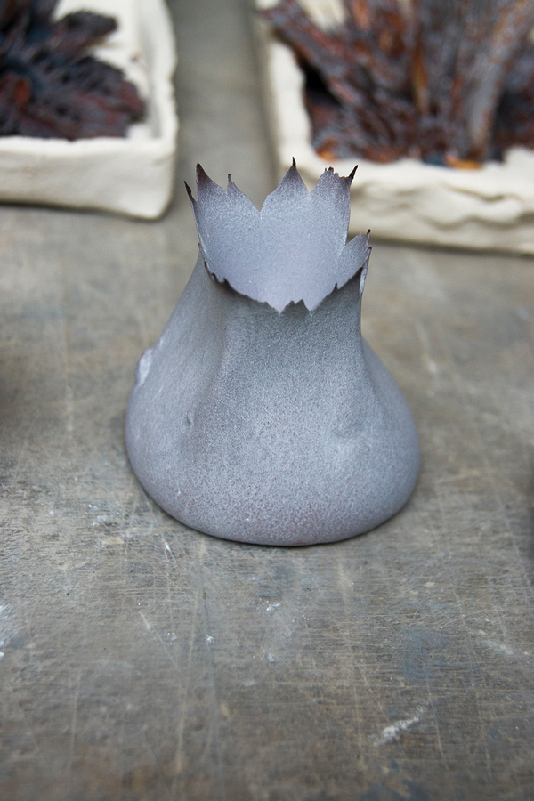 4 A complete Dragonstone vessel. 