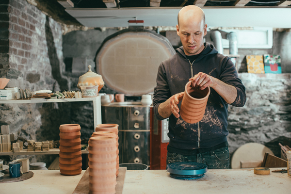 1 Jeremy Ayers working in the studio. Photo: Jessica Sipe.