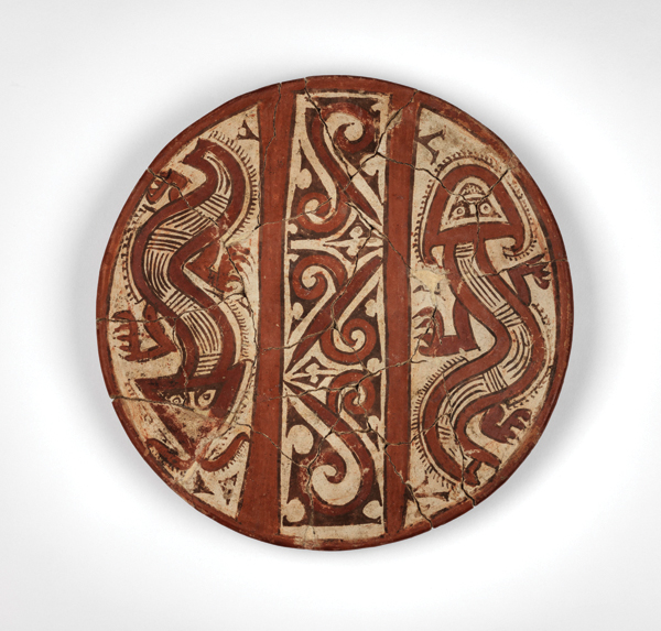 2 Ceramic plate with snakes and scrolls from Sitio Conte, Panama, 700–900 CE. Image courtesy of the Penn Museum.