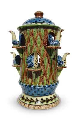 3 Paul Young’s Dovecot, 15¼ in. (39 cm) in height, ceramic, glaze. 
