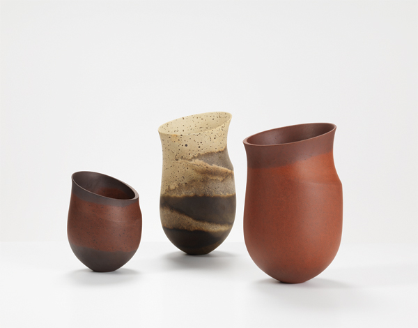 1 Jennifer Lee’s vessels, to 9 in. (23 cm) in height, handbuilt colored stoneware, 2015–16. Courtesy of Erskine, Hall & Coe. Photo: Michael Harvey.