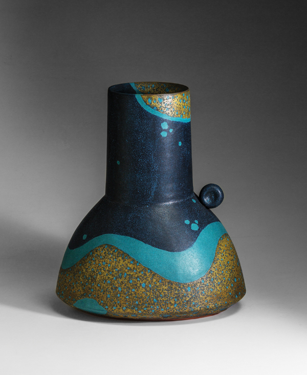 2 Morino Hiroaki Taimei’s WORK 16-10, 13 in. (34 cm) in height, glazed stoneware, 2016. 1, 2 Photos: Hatakeyama Takashi.