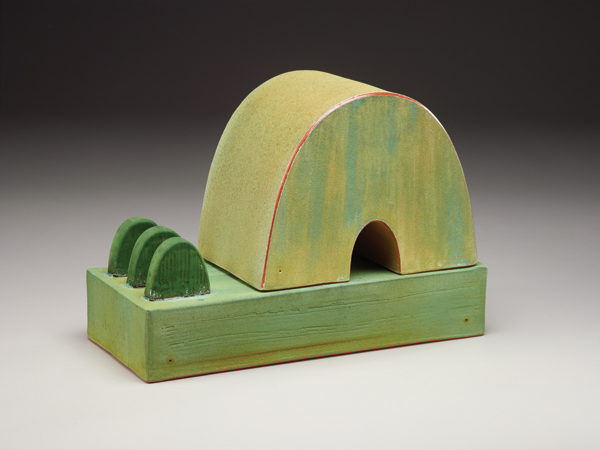 1 Lynn Duryea’s Arch #9, 13 in. (33 cm) in length, slab-constructed terra cotta, slips, glazes, oxidation fired to cone 04, 2015. Photo: Steve Mann.