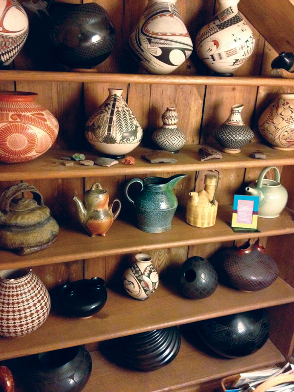 4 A mixture of indigenous and contemporary pottery in one of Holland’s bedrooms, 2015. Photo: Forrest Sincoff Gard.
