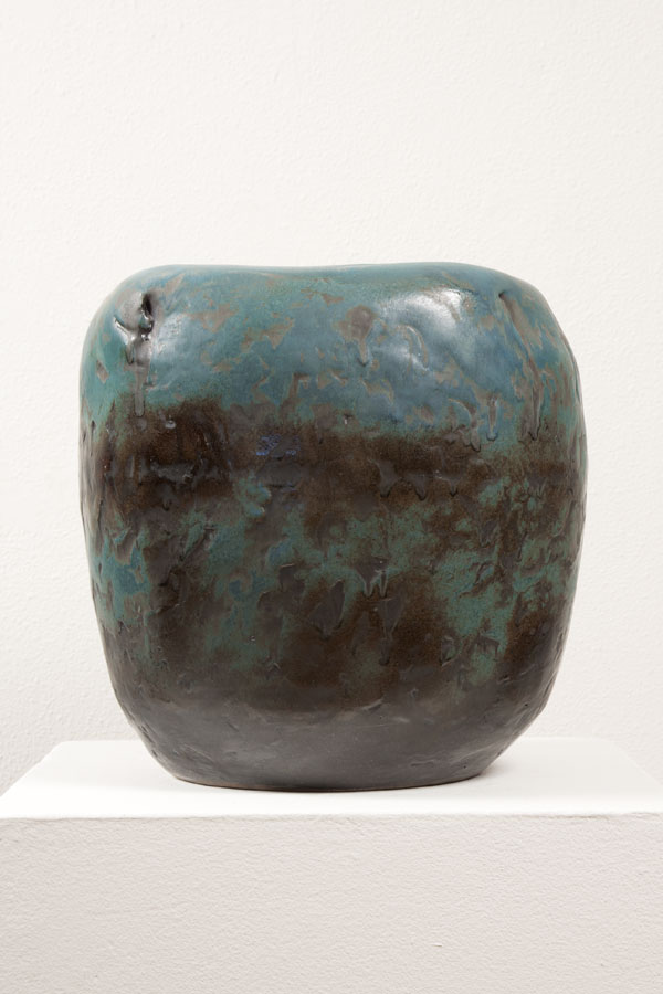 4 Contemplation Vessel #134, 16½ in. (42 cm) in length, wheel-thrown and handbuilt finely grogged stoneware, glaze, fired to cone 10 reduction, 2014. Photo: Richard Nicol.