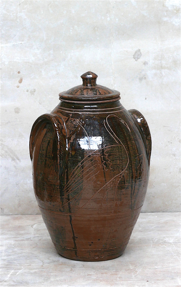 Michael-CARDEW-Monumental-jar-with-incised-bird-design-stoneware-50-x-27cm-Photo-James-Fordham-Oxford-Ceramics-Gallery_480