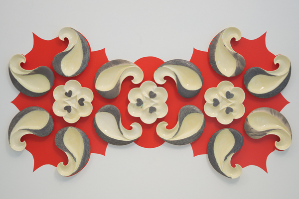 5 Nautilus, 5 ft. 9 in. (1.8 m) in width, slip-cast porcelain, glaze, fired to cone 9 in an electric kiln, 2012. Photo: Petronella Ytsma.