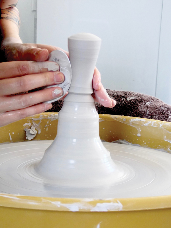 5 Refine and shape the curves of the hollow handle using a rounded metal rib.