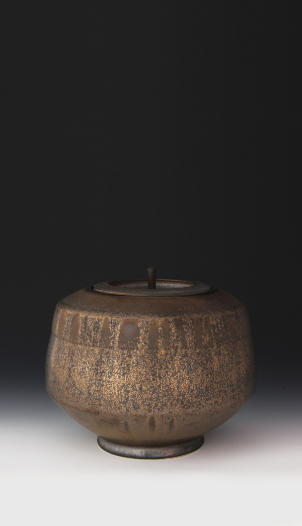 Lidded jar, 7½ in. (19 cm) in diameter, porcelain, gold crystalline glaze, oxidation fired, 2014.